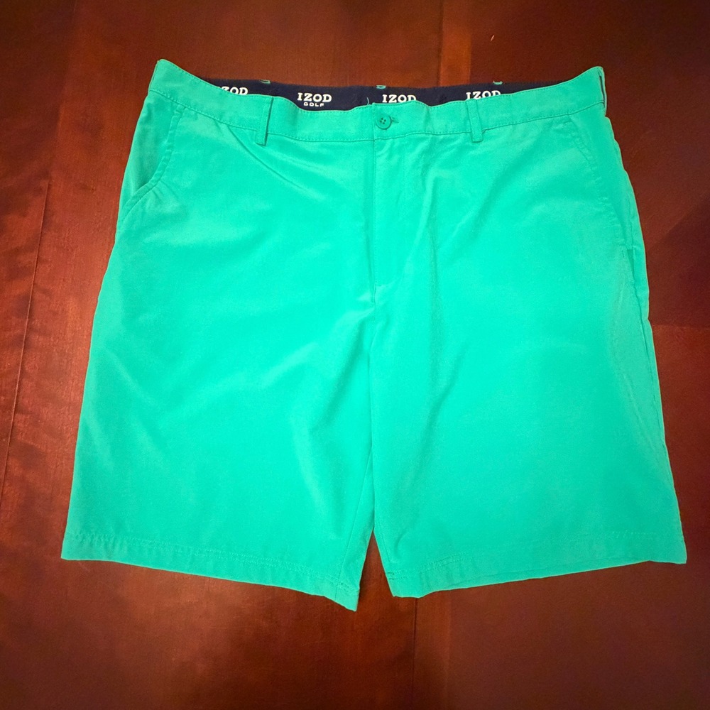 IZOD Golf Mens Size 42 Green Performance Stretch Flat Front Shorts 45SF213